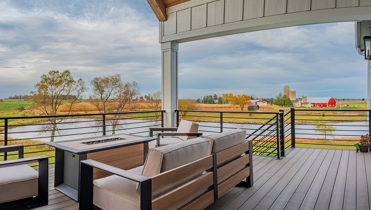 luxury-home-deck-construction